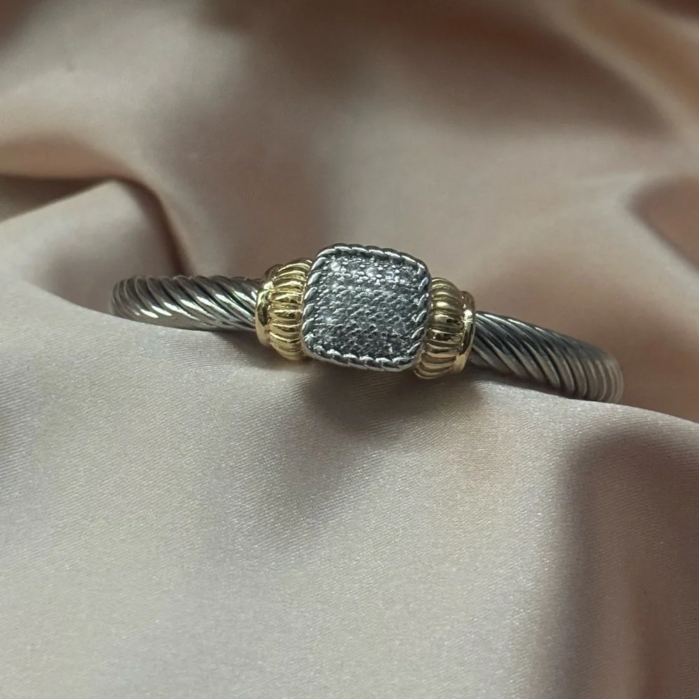 Elegant Silver and Gold Women's Bracelet - Picture 5 of 5